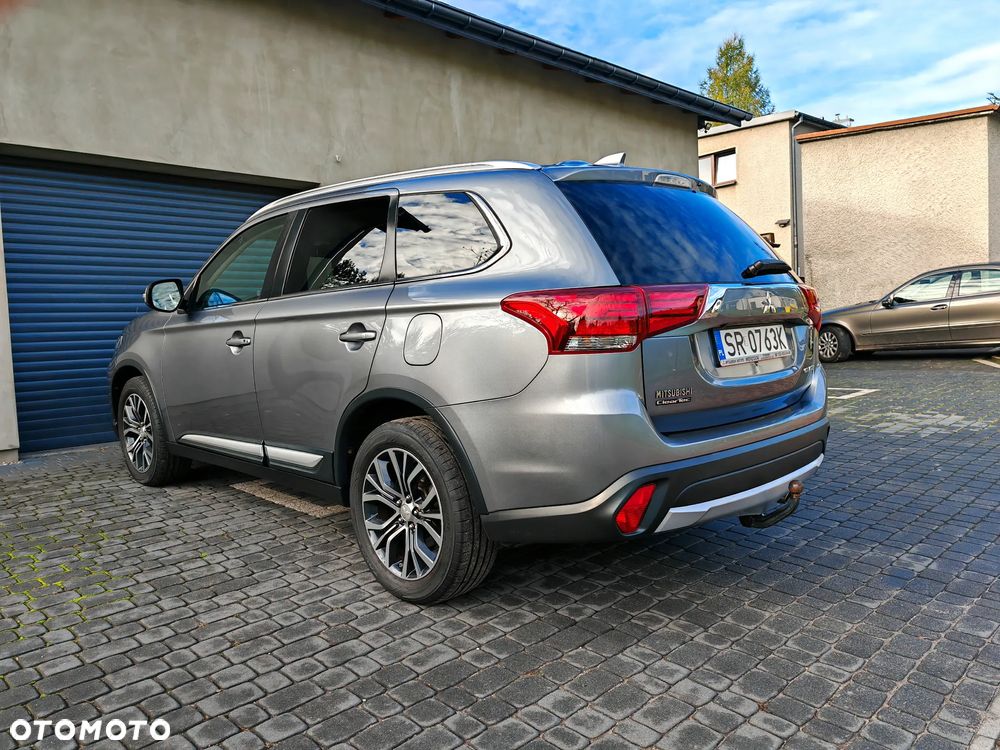 Mitsubishi Outlander 2.0 Instyle + 4WD CVT - 13
