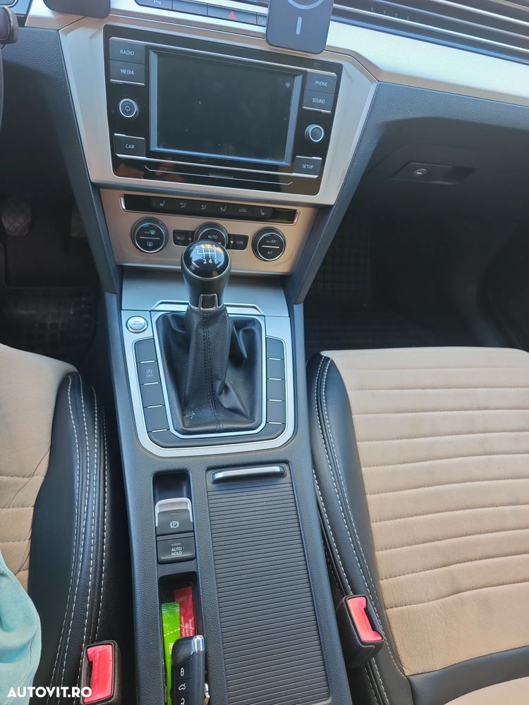 Volkswagen Passat 2.0 TDI Comfortline - 25