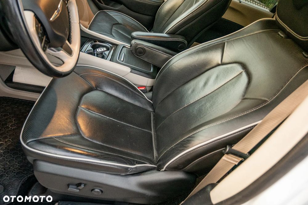 Chrysler Pacifica - 10