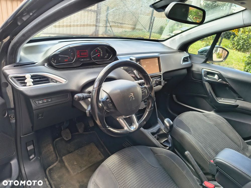 Peugeot 208 - 15