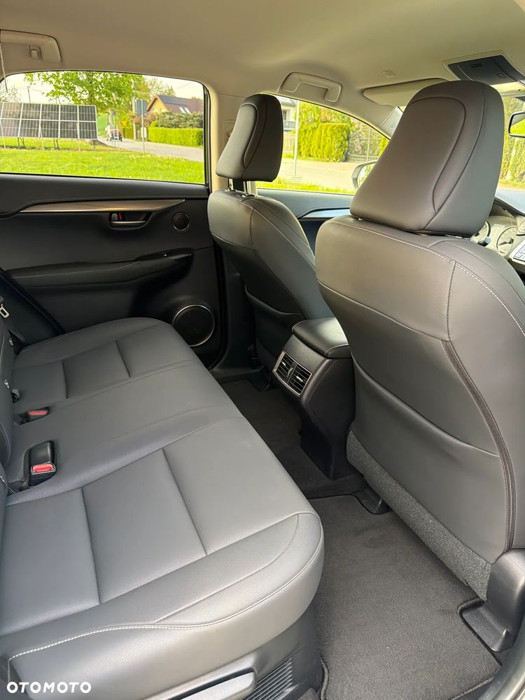Lexus NX 300 F Impression AWD - 32