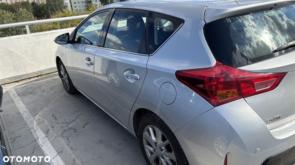 Toyota Auris 2012 photo 3