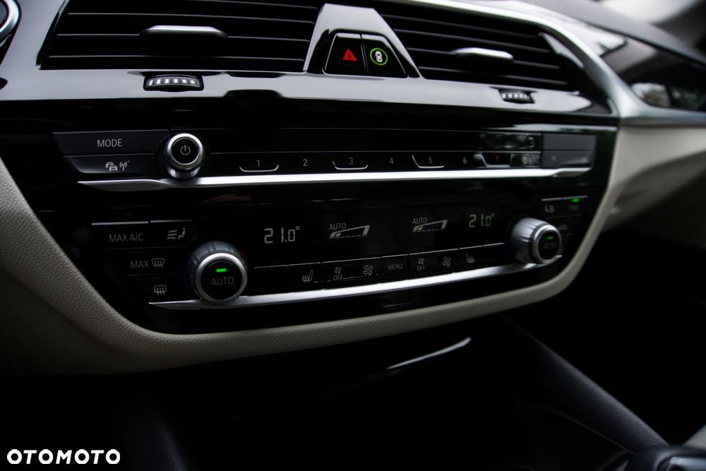 BMW Seria 5 520d xDrive MHEV - 28