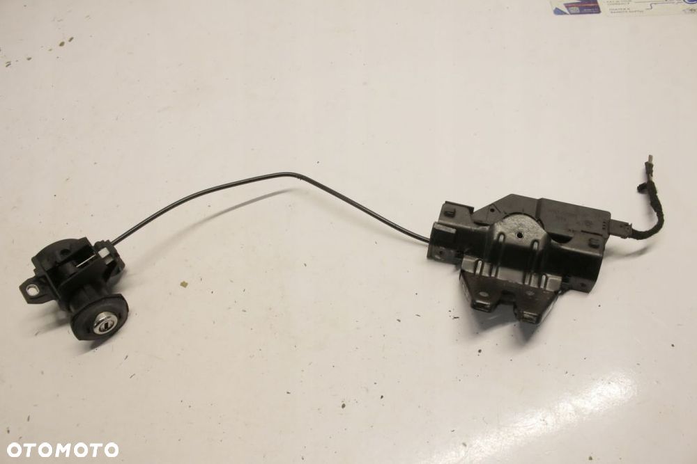 zamek klapy bagażnika BMW E90 - 3