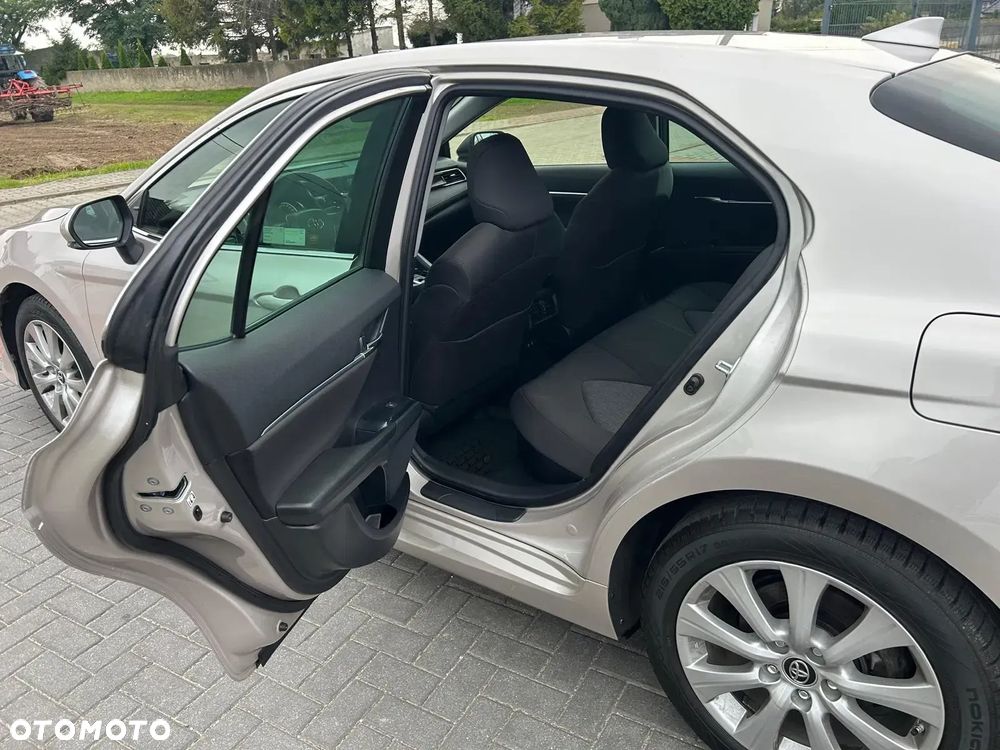 Toyota Camry 2.5 Hybrid Comfort CVT - 23