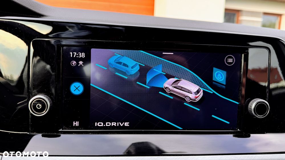 Volkswagen Golf 2.0 TDI Life - 16