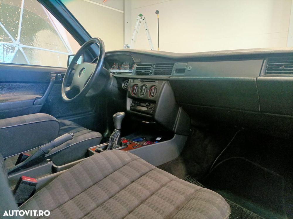 Mercedes-Benz W201 - 3