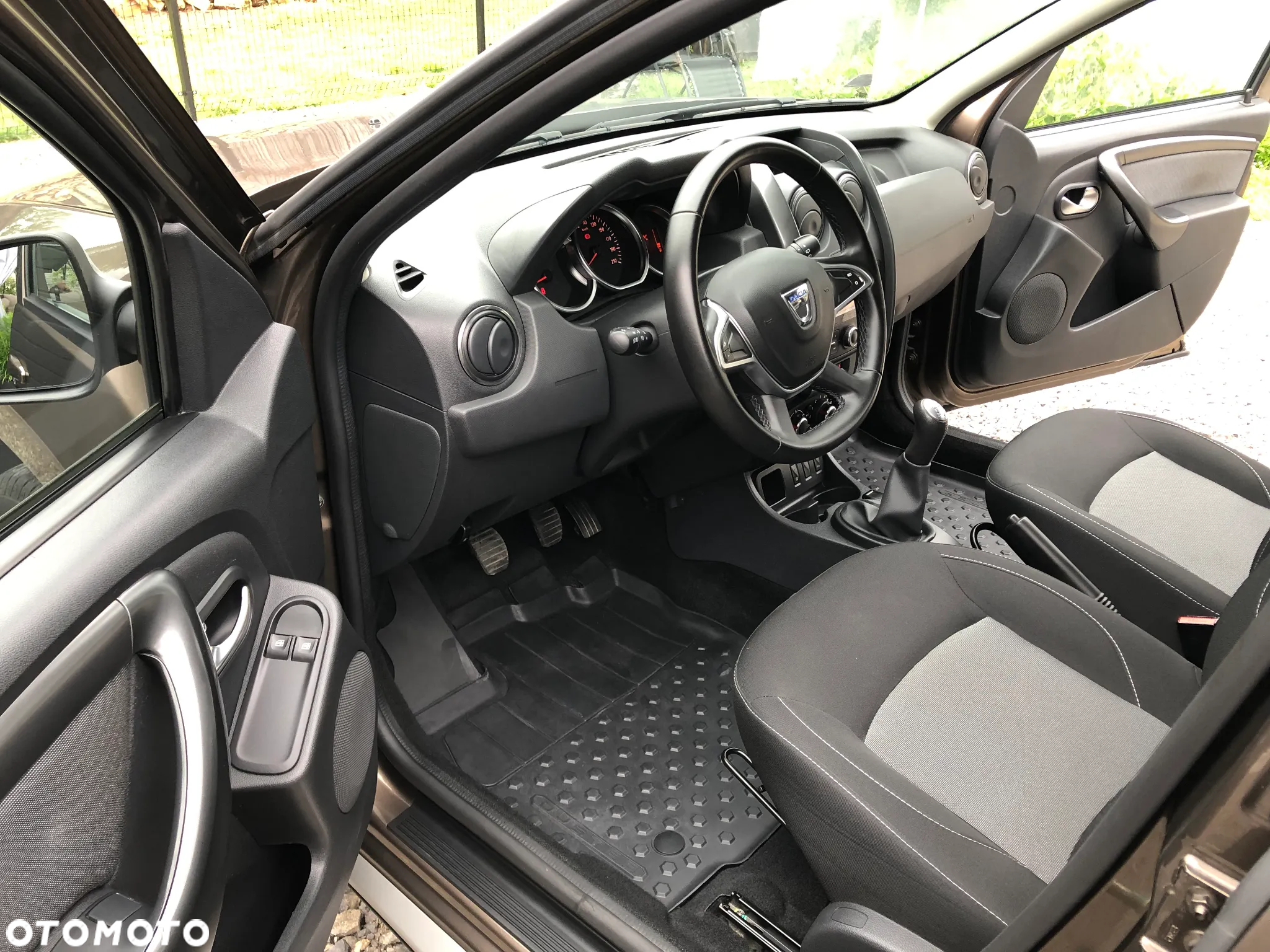 Dacia Duster 1.6 SCe Laureate S&S - 5