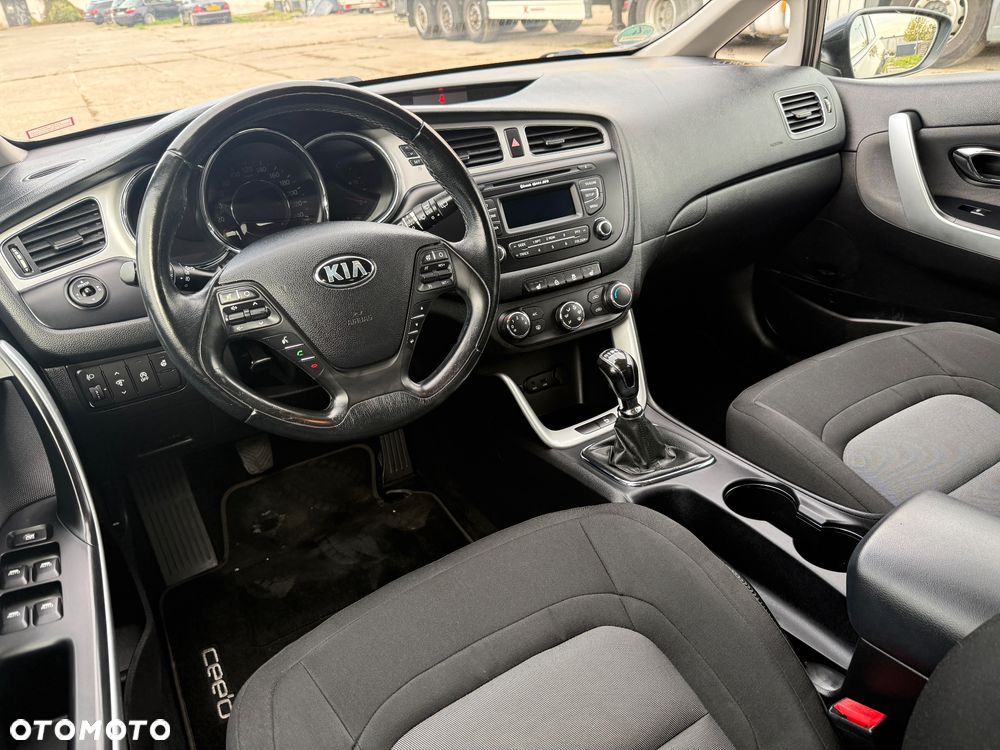 Kia Ceed - 27