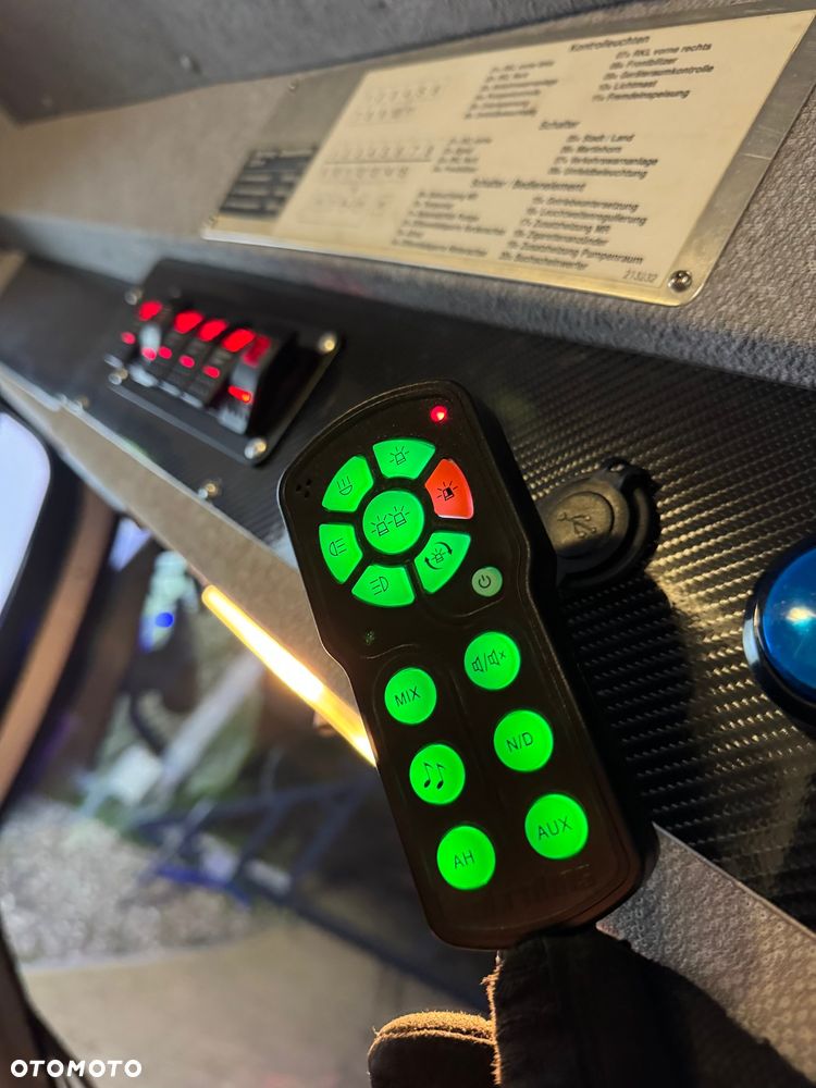 MAN Straż pożarna pojazd pożarniczy wóz strażacki MAN L80 GBA średni terenowy- uterenowiony 4x4 CNBOP 3000l wody wyciągarka mechaniczna reduktor blokady przedniego i tylnego mostu, maszt oświetleniowy - 18