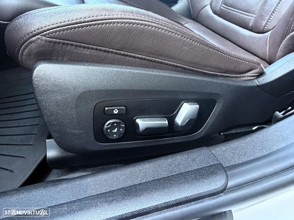 BMW 330 e Pack 50 anos M Auto - 29