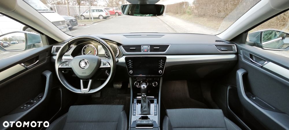Skoda Superb 2.0 TSI Ambition DSG - 9