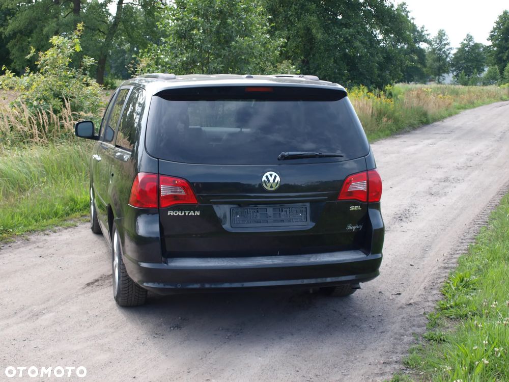 Volkswagen Routan - 12