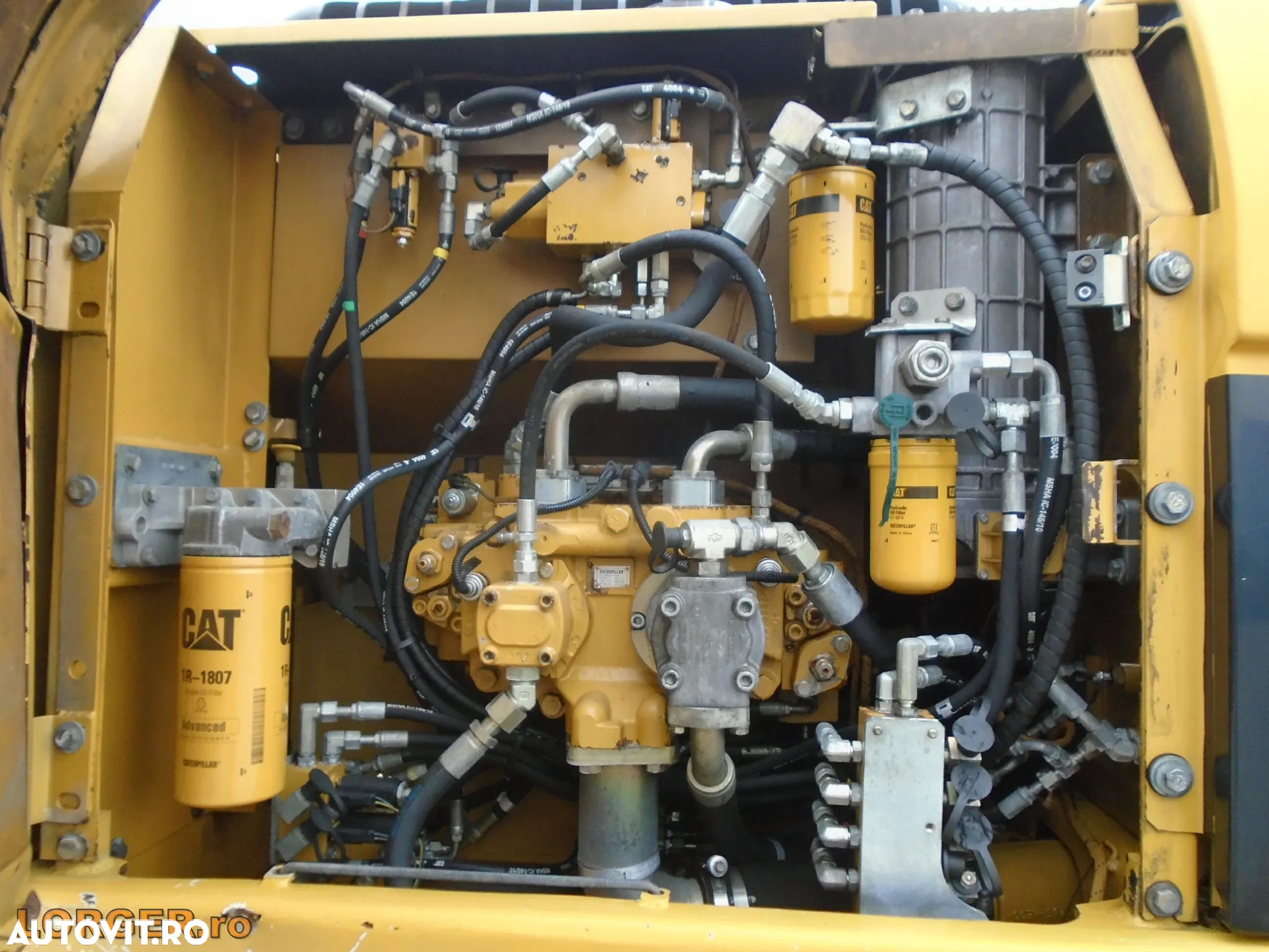 Cat 323D - 9