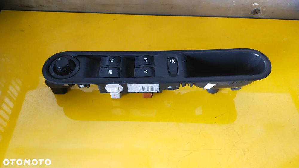 RENAULT PANEL STEROWANIA SZYB 0012126 - 1