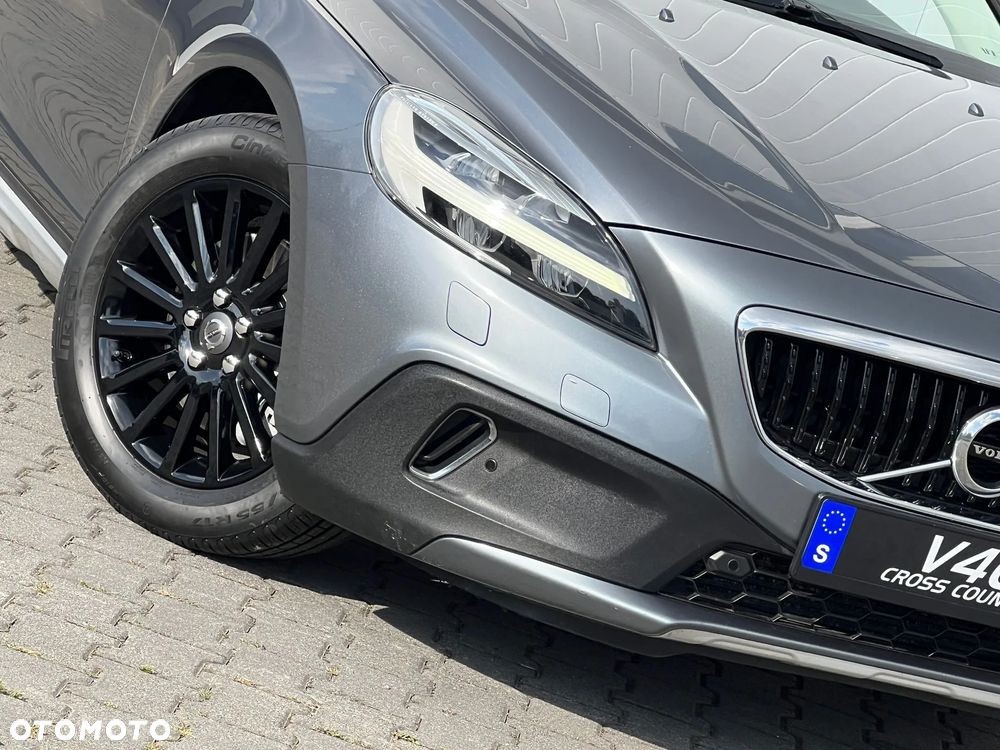 Volvo V40 Cross Country - 18