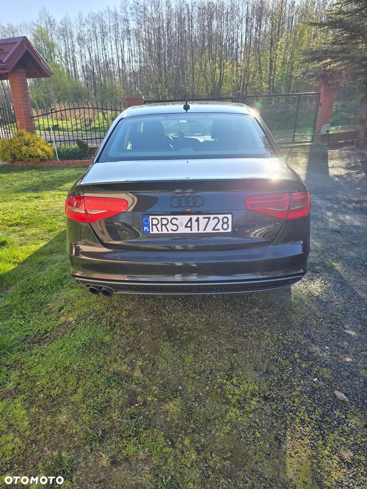 Audi A4 Limousine - 4