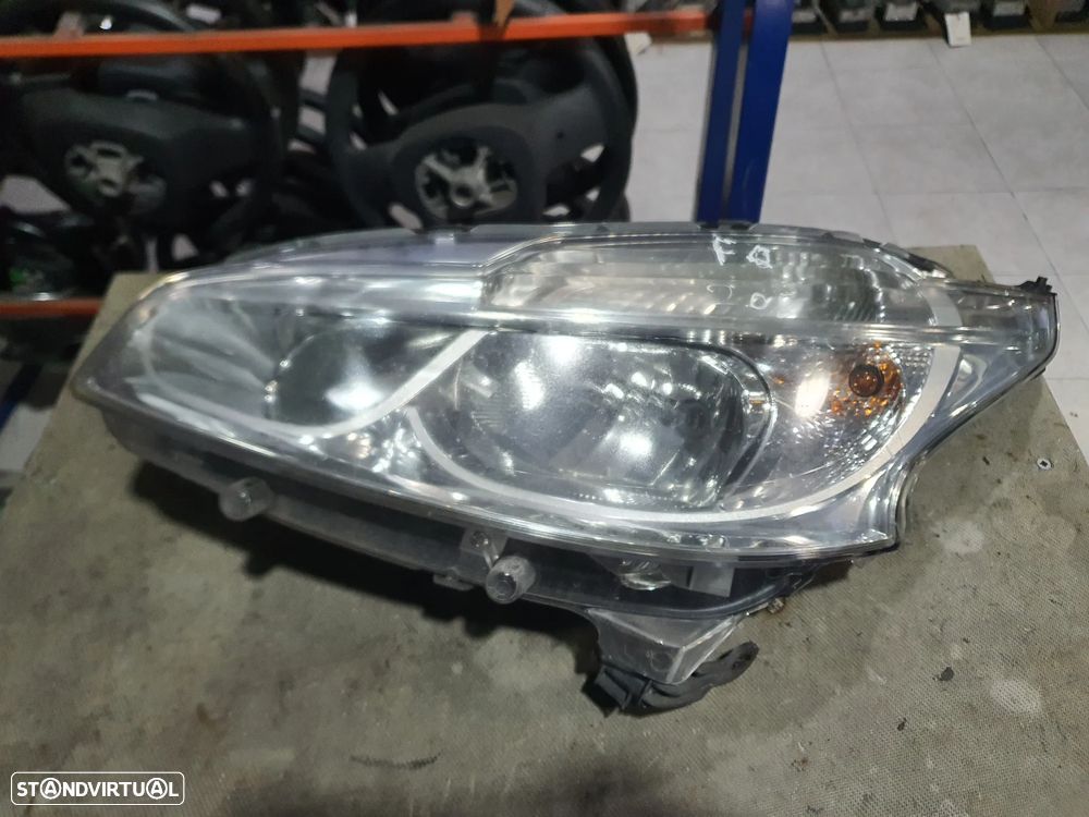 FAROL ESQUERDO PEUGEOT 208 / 9802221880 - 1