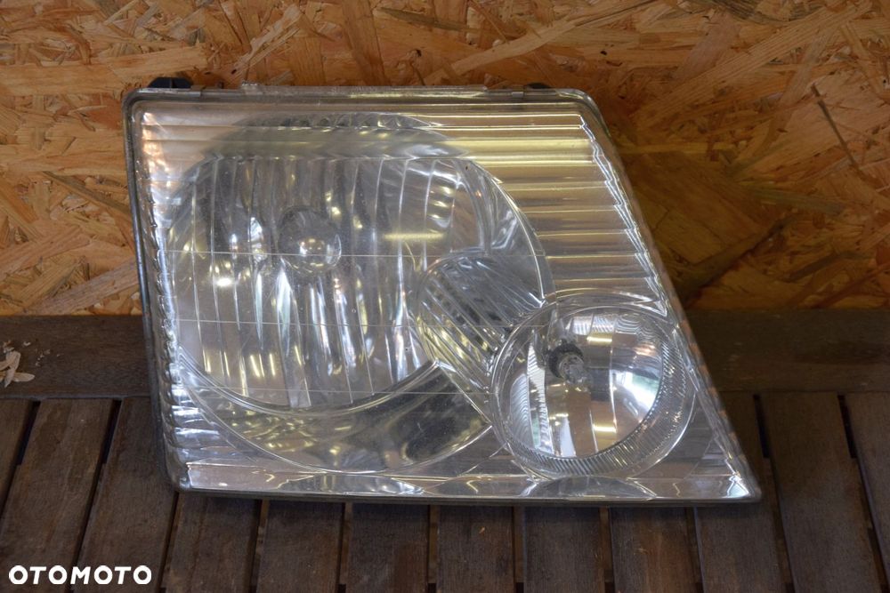 Ford Explorer III 01-05 4.0 Lampa przednia prawa prawy przód - 1