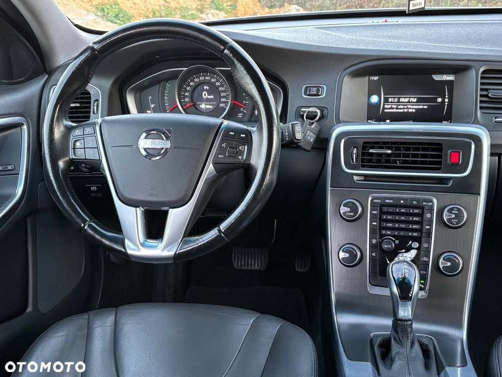 Volvo V60 D4 Geartronic Momentum - 24