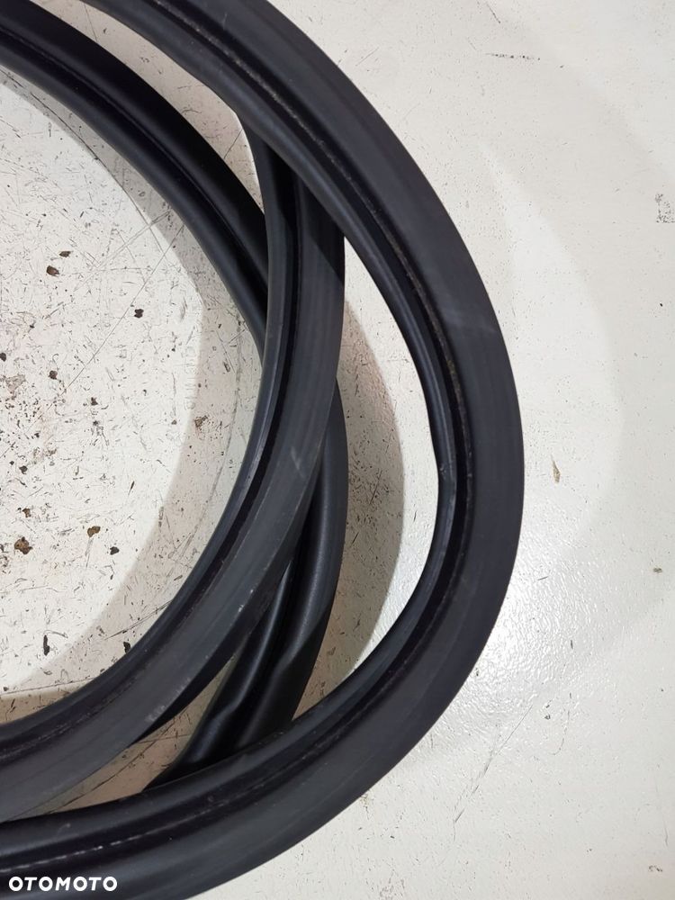 uszczelka klapy bagażnika tył volvo xc60 i 08-13 - 4