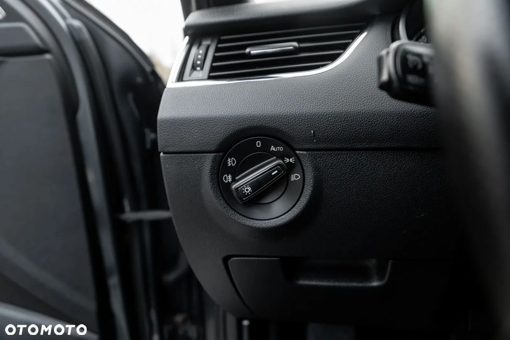 Skoda Octavia 2.0 TDI DSG RS - 30