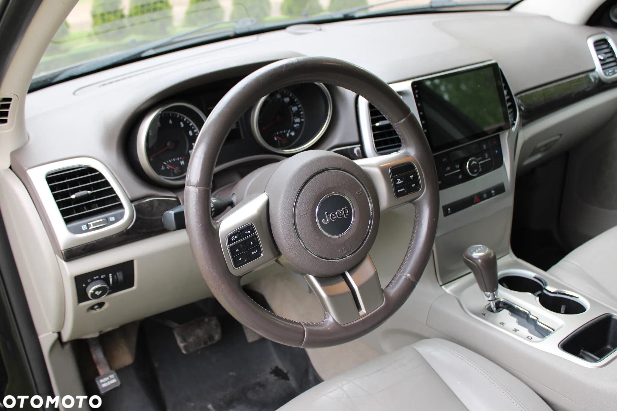 Jeep Grand Cherokee - 33