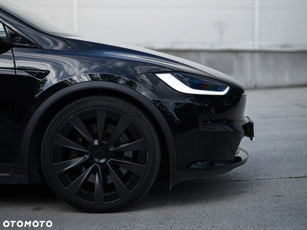 Tesla Model X - 13