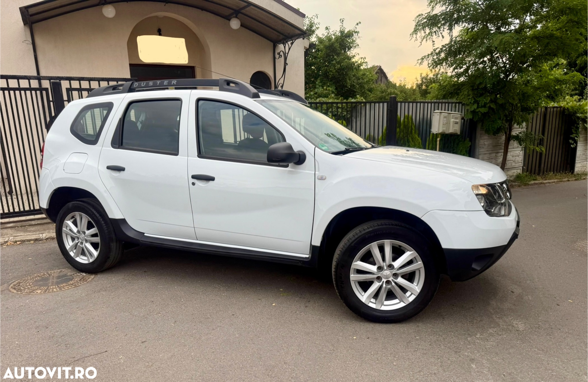 Dacia Duster SCe 115 2WD Essential - 33