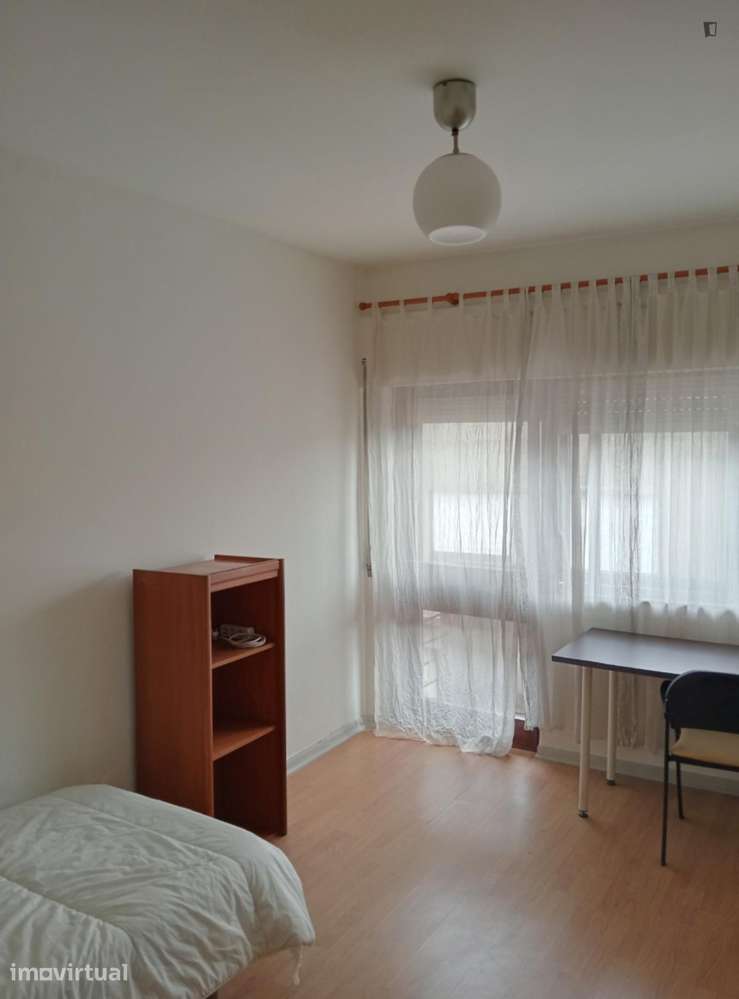 Quarto - localizado em Paranhos Porto - Grande imagem: 5/10
