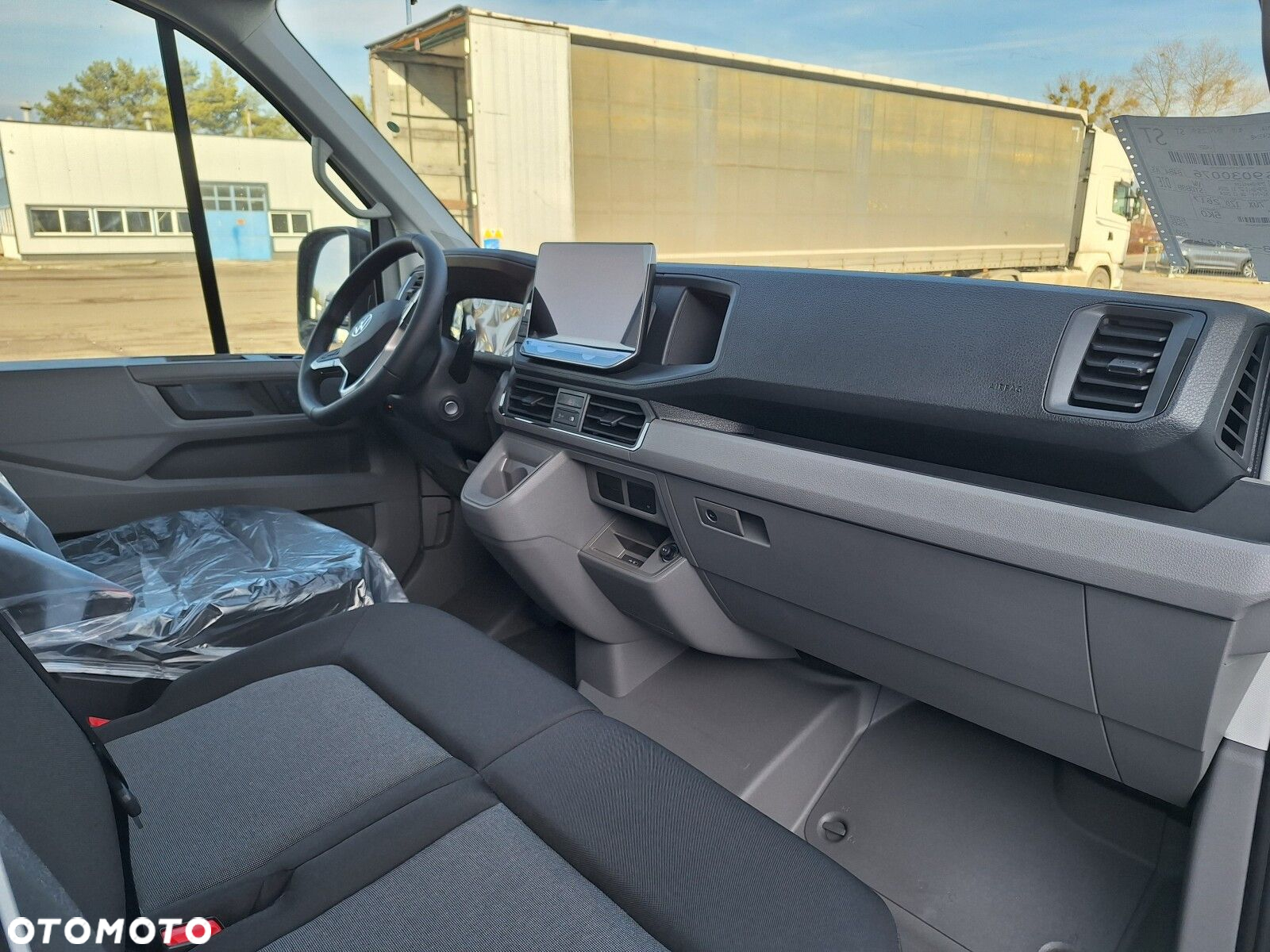 Volkswagen Crafter  35 Furgon z wysokim dachem silnik: 2,0 l EU6 SCR 140 KM / skrzynia biegów: Przedni napęd automatyczna 8-biegowa rozstaw osi: 3640 mm - 12