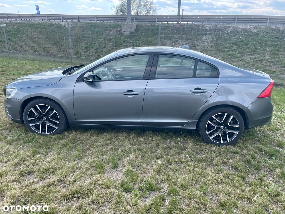 Volvo S60 T5 Drive-E Dynamic Edition (Momentum) - 2