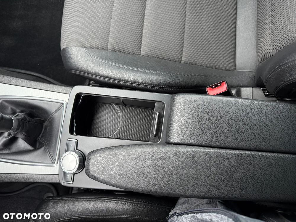 Mercedes-Benz Klasa C 180 BlueEFFICIENCY - 32