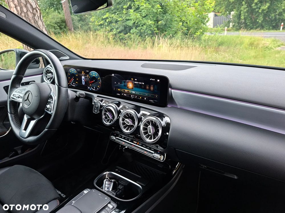 Mercedes-Benz Klasa A 250 4Matic 7G-DCT AMG Line - 14