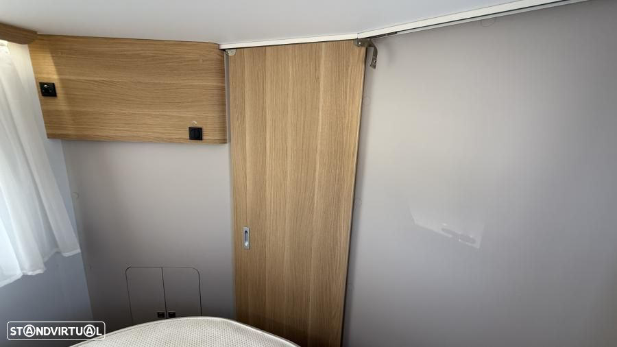 Adria Matrix 670 SC cama central e basculante - 35