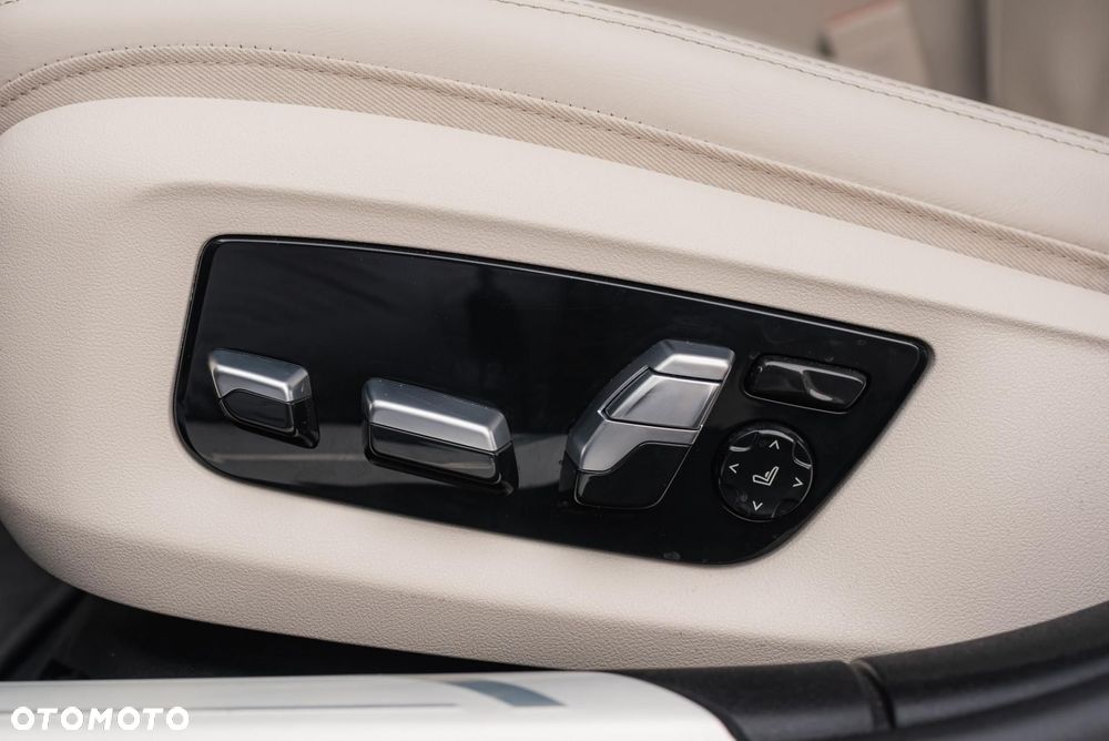 BMW Seria 7 730Ld xDrive mHEV - 30