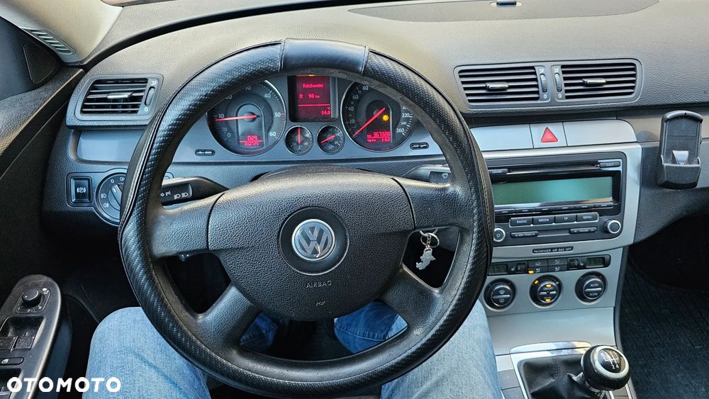 Volkswagen Passat 1.9 TDI Trendline - 35
