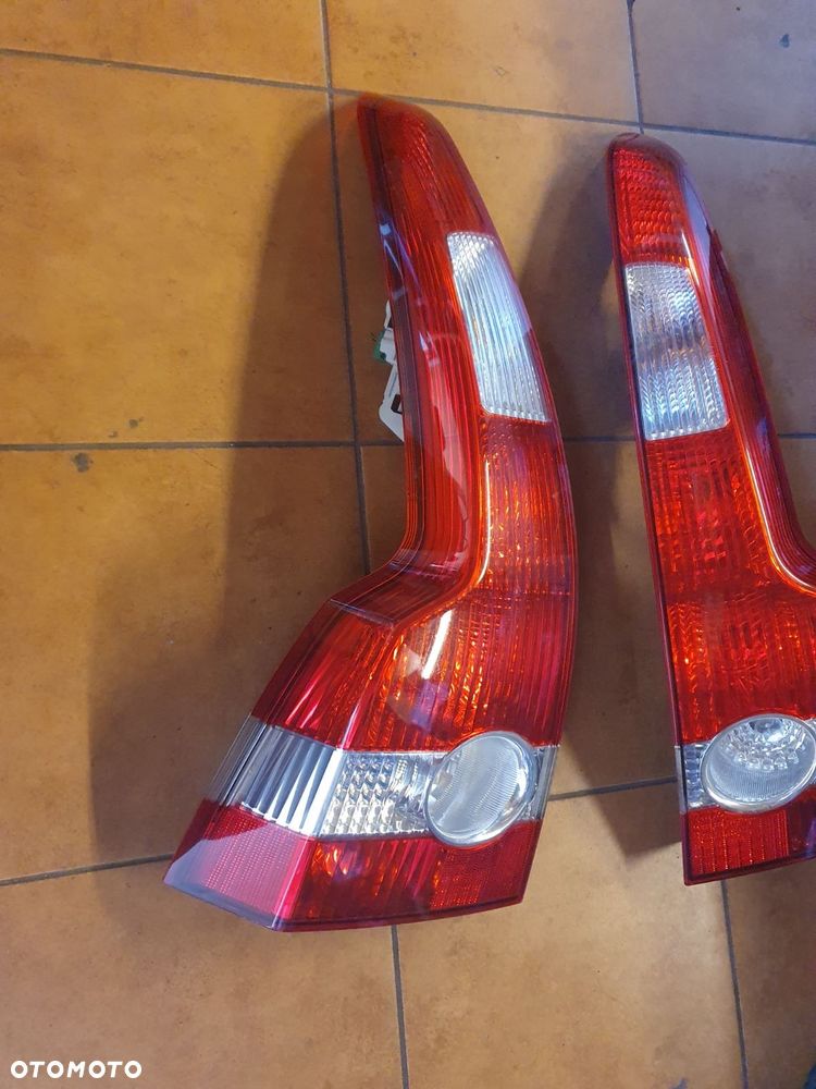 LAMPA prawy TYŁ VOLVO V50 - 5