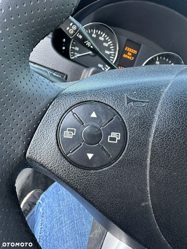 Mercedes-Benz Sprinter - 20