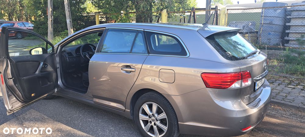 Toyota Avensis 2.0 D-4D Premium - 8