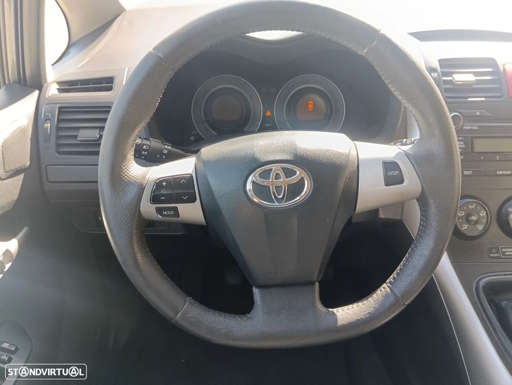 Toyota Auris 1.33 VVT-i - 9