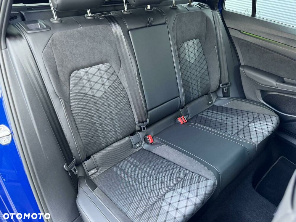 Volkswagen Golf - 28
