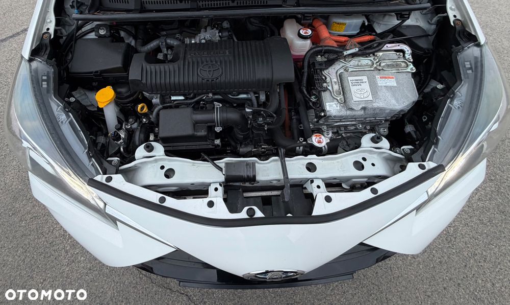 Toyota Yaris Hybrid 100 Premium - 8