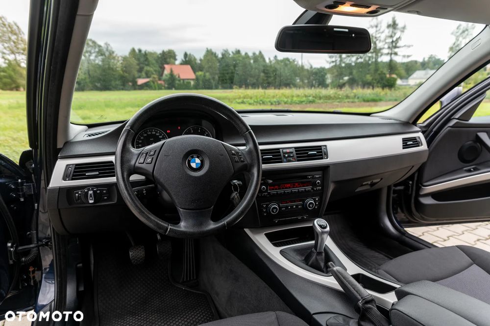 BMW Seria 3 318i - 35