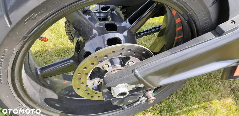 KTM RC 8 - 12