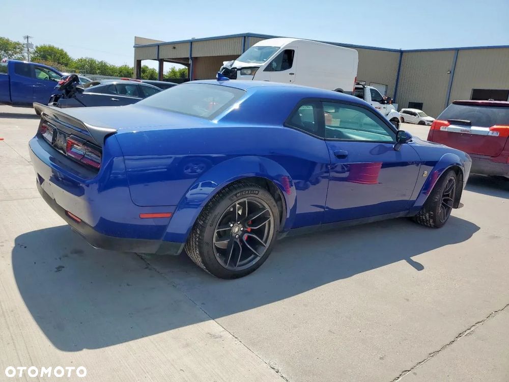 Dodge Challenger 6.4 Scat Pack - 4