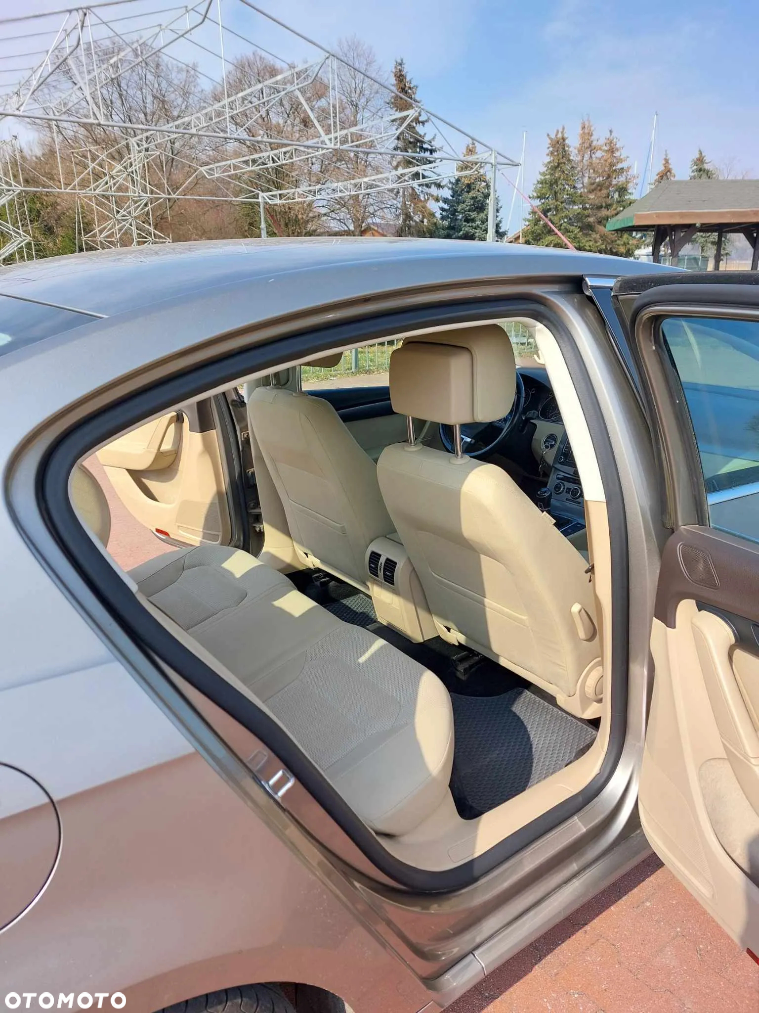 Volkswagen Passat 2.0 TDI Comfortline - 9