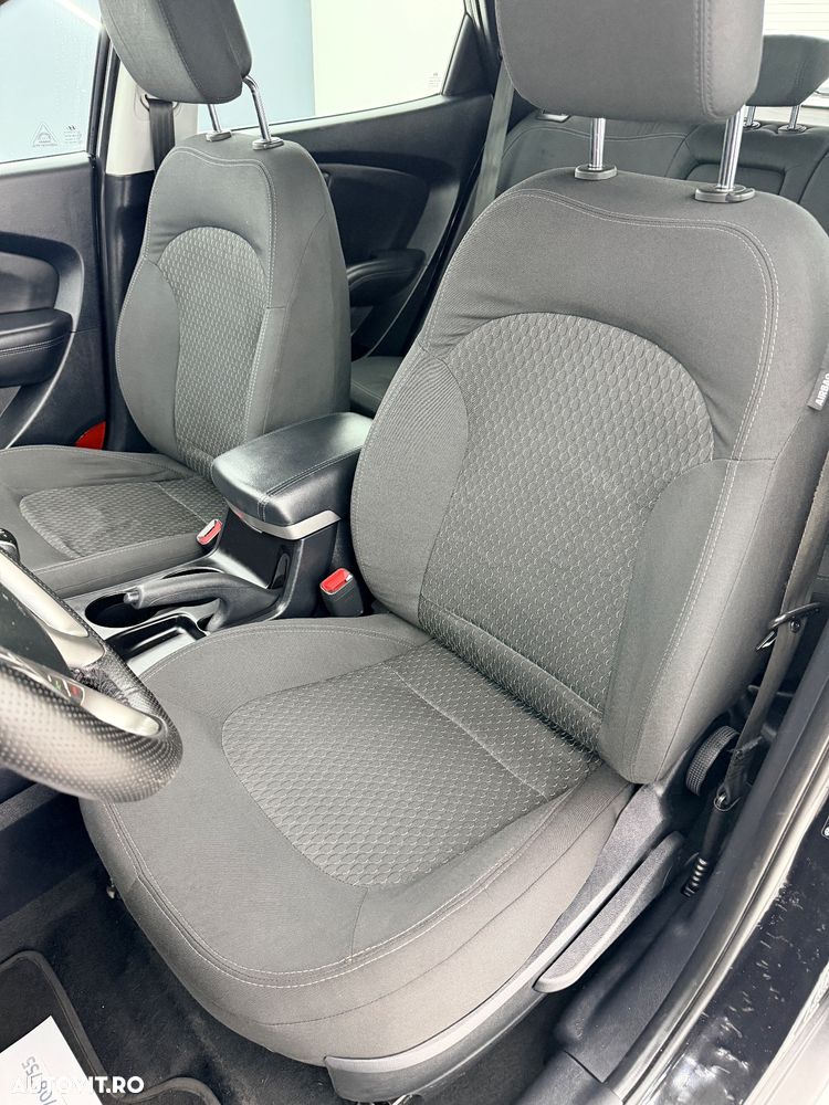 Hyundai ix35 1.7 CRDI 2WD blue Finale Silver - 14