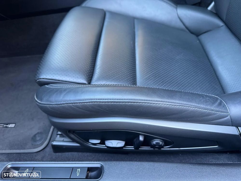 Porsche 911 (992) Carrera 4S PDK - 33