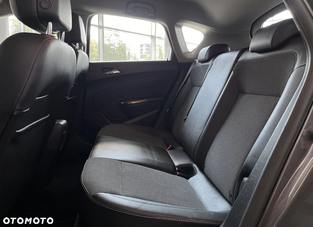 Opel Astra GTC 1.6 Turbo Edition - 22